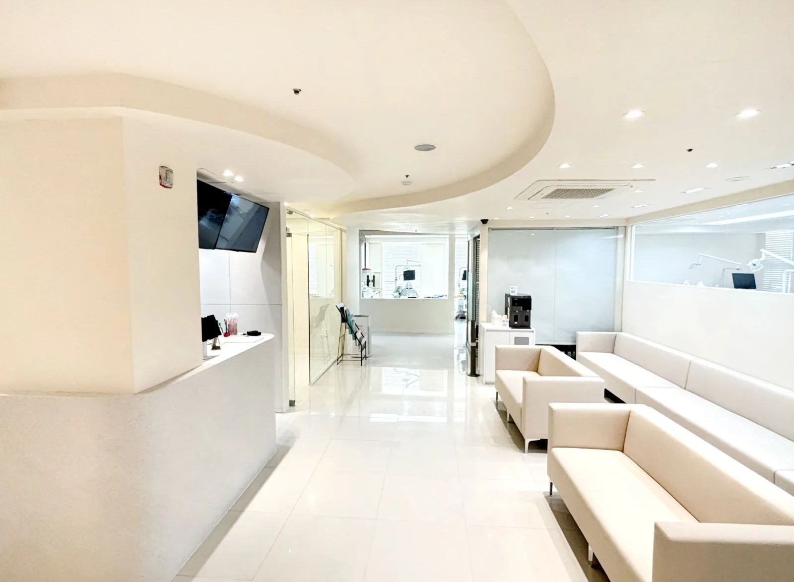 Ceramic Dental Clinic front desk and waiting room